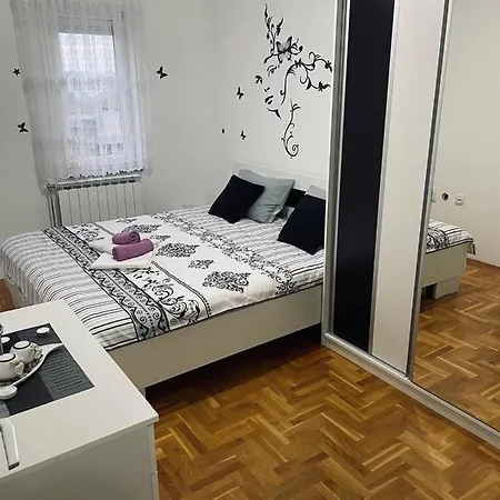 Apartman Lux.2 * 비옐리나