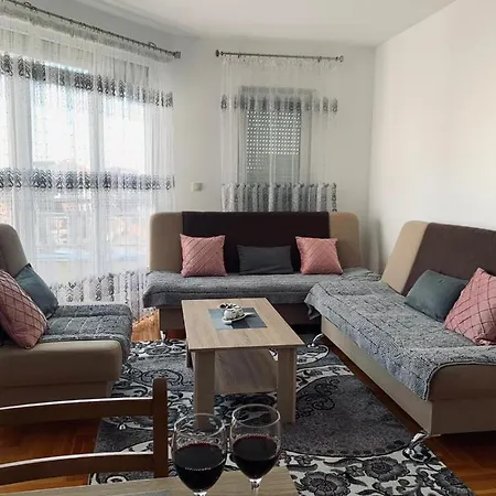 Apartman Lux.2 * 비옐리나